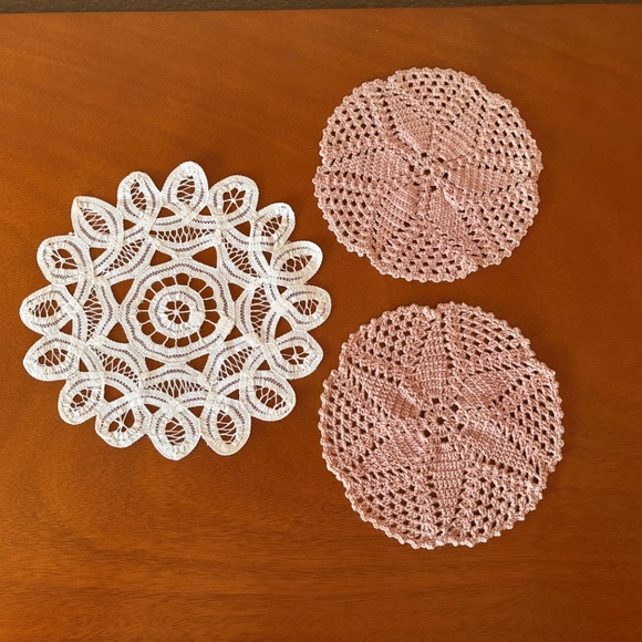 Lot of SIX Lace/Crochet Doilies Table Covers, Mats, Coasters, Protectors - Picture 6 of 7